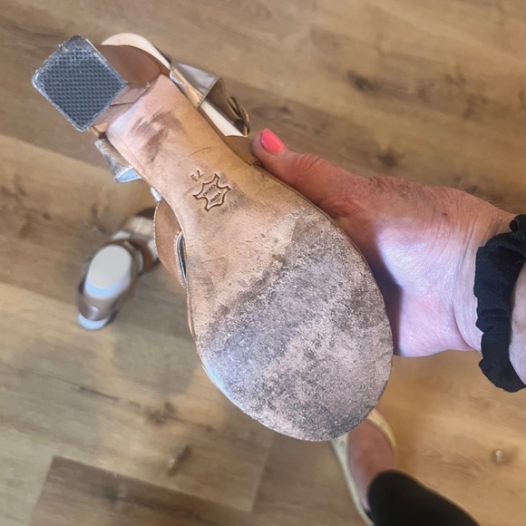 Dolce Vita platform metallic t-strap high heel sandals -Size 7.5 - Picture 13 of 14